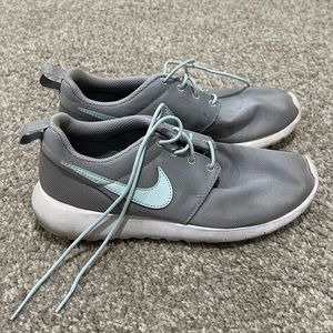 Nike grey sneakers